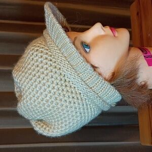 Stylish Cream Knit Women's Cap With Wood Button